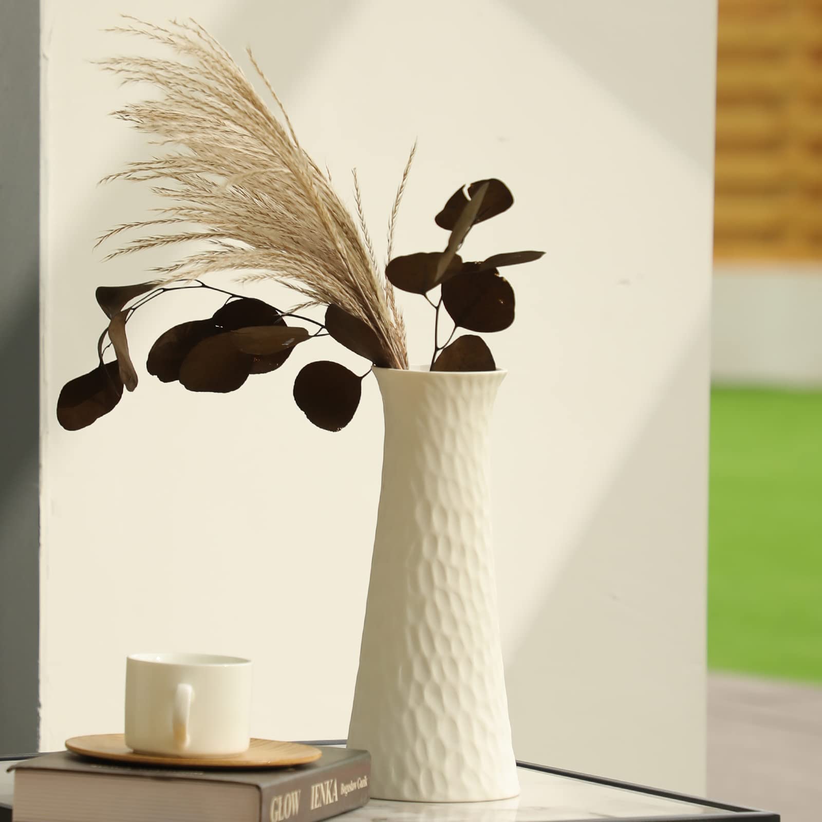 Adornite Ceramic Vase in The Shape of a Conch, Fritillaria Color for Modern Decor, Art Ornaments,Minimalism Style Vase