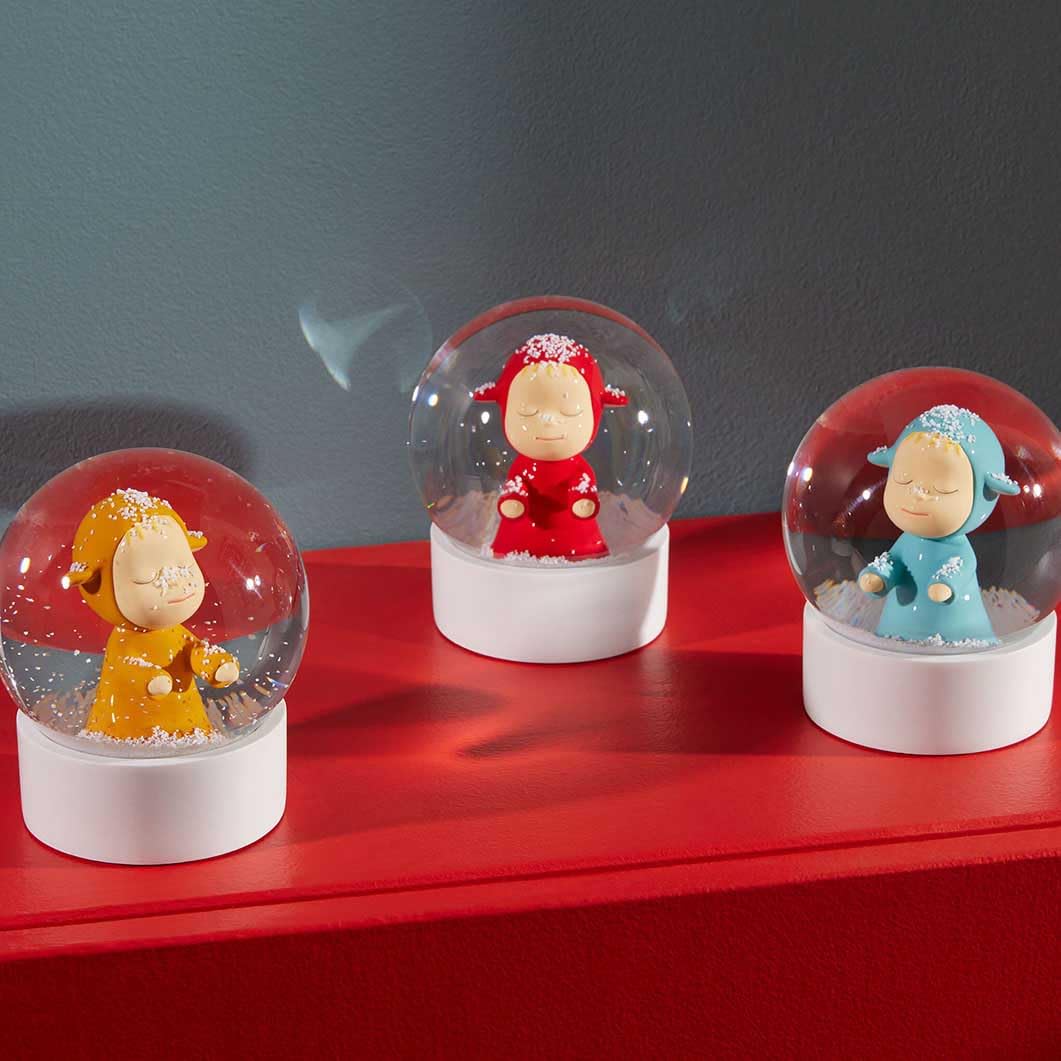 Amazon.co.jp: 奈良美智 スノードーム Little Wanderer レッド : おもちゃ