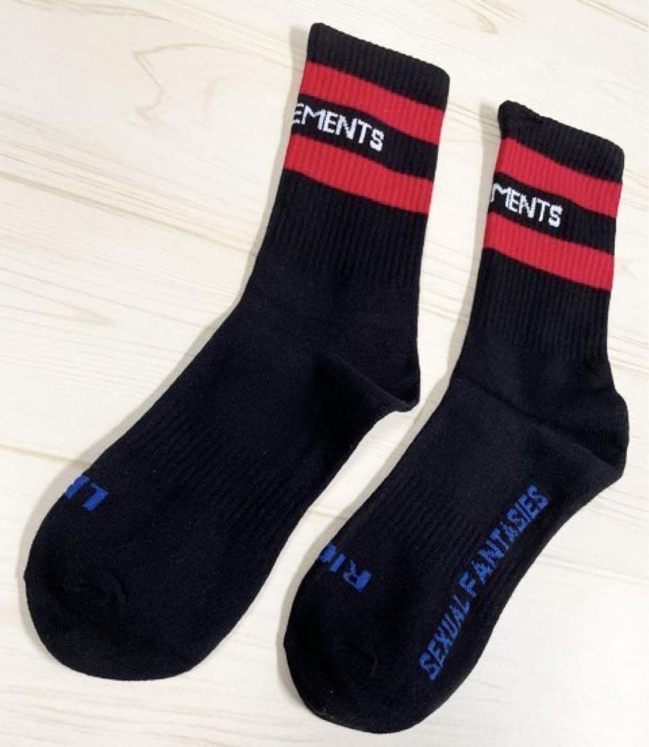 二足セット vetements ヴェトモン ソックス 靴下 黒 白 リーボック  