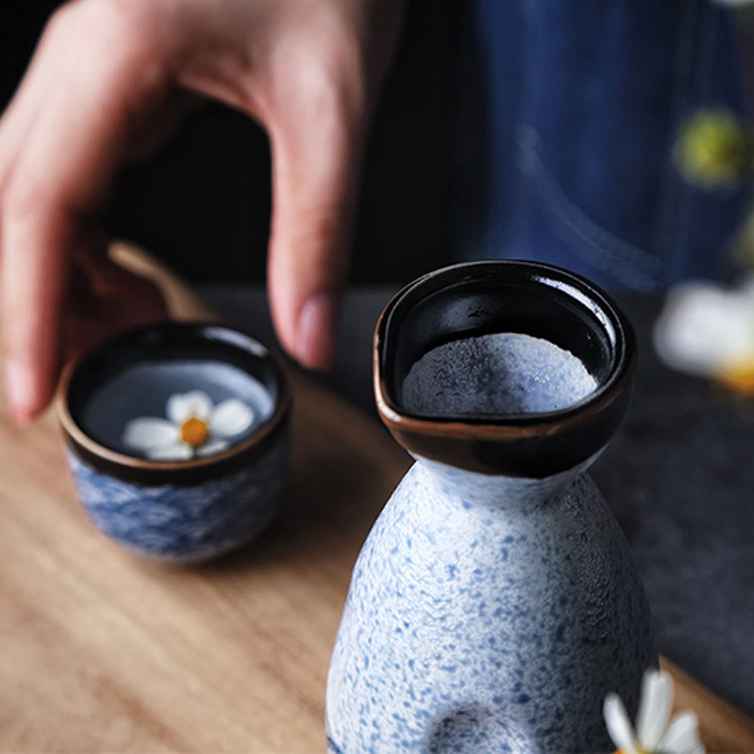 Japanse Sake Set Premium Keramische Sake Fles & 4 Sake Cups voor Home Restaurant en Entertaining Traditionele Japanse Drinkware Gift