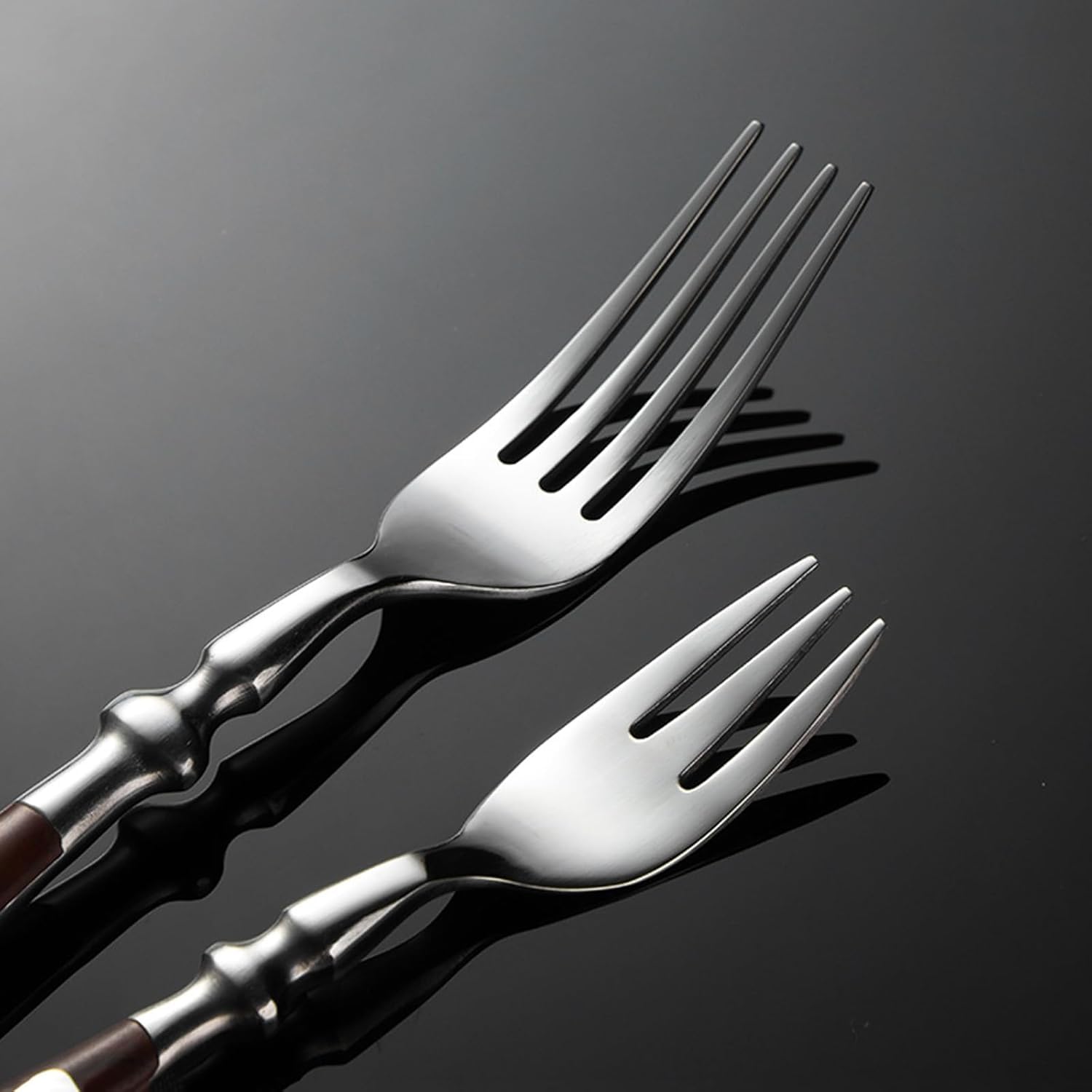 Set di Posate Rivet in Acciaio Inox 18/8 per 4 Persone, Set di Posate da 20 Pezzi con Forchette, Cucchiai E Coltelli Ergonomici, Set di Utensili Brown Flatware Set for 10