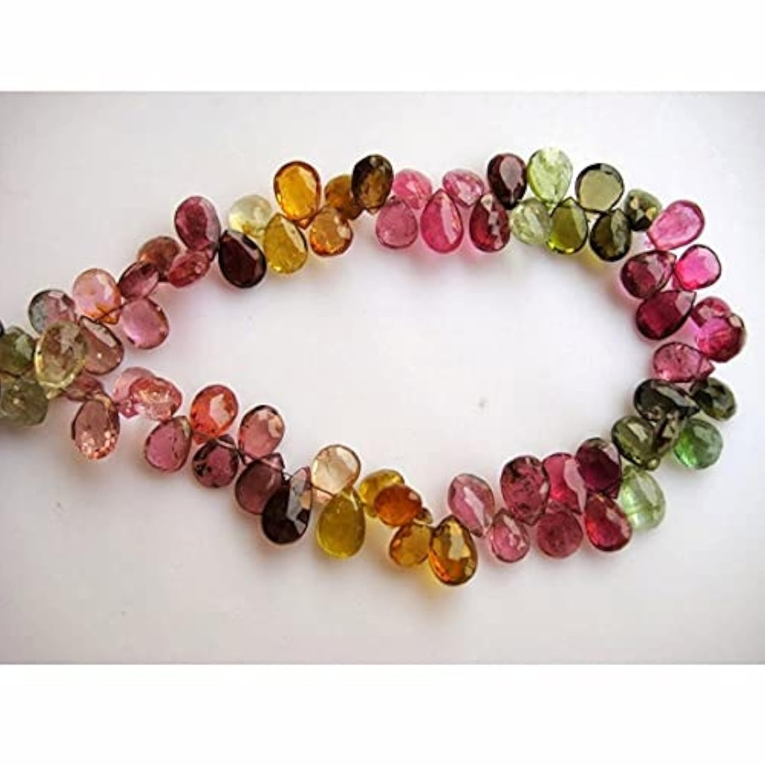 Gemmes en tourmaline facettée pour créer vos propres bijoux d'été bohèmes