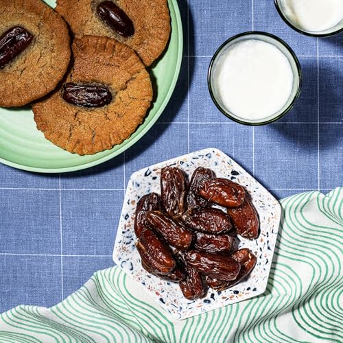 Made In Nature Organic Dried Deglet Noor Dates, 20 Ounce (Pack of 1) – Vegan Snack, Non-GMO, Unsulfured, Gluten Free, Kosher