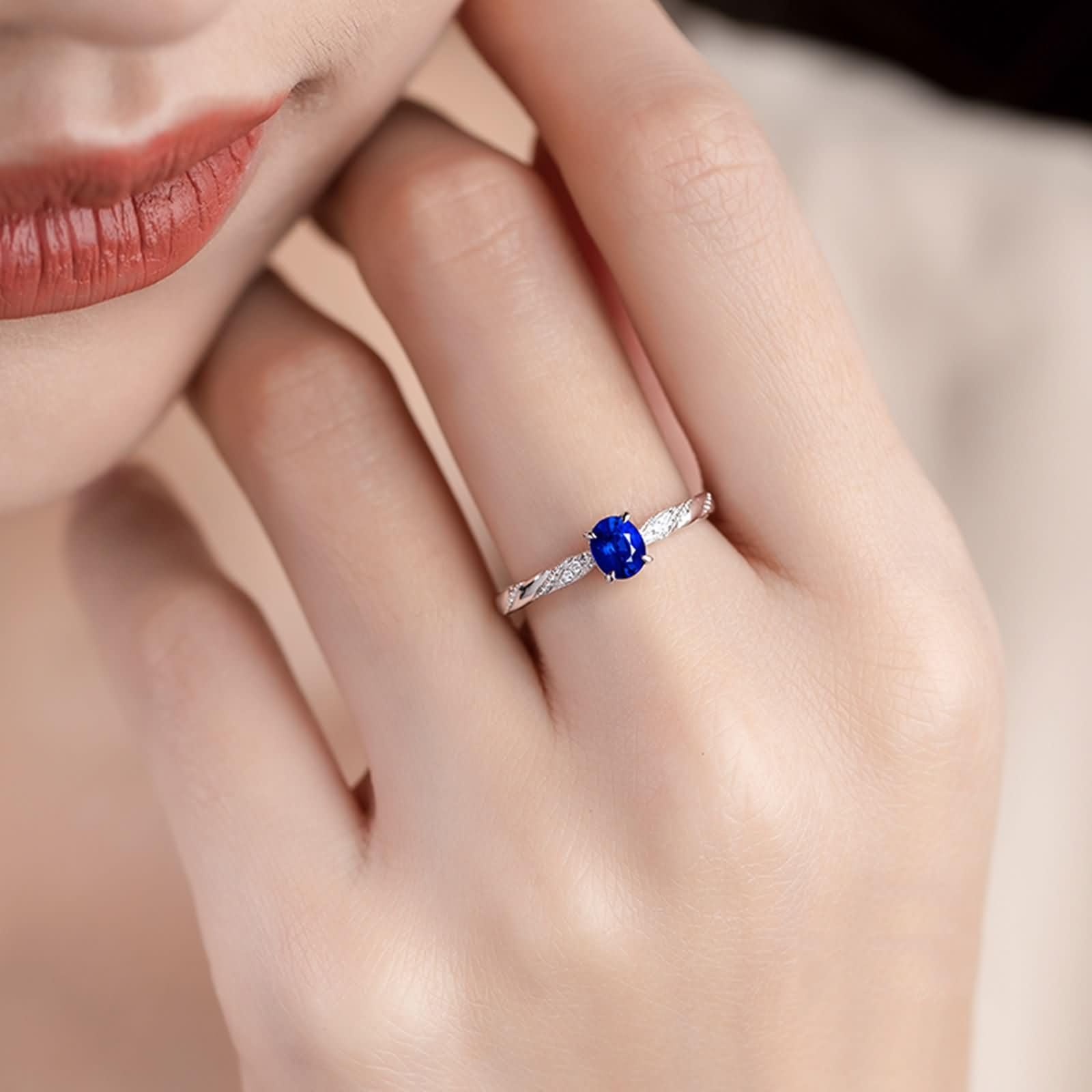 Anelli Fedi Nuziali Donna Oro Bianco 9 Kt / 14 Kt / 18 Kt, 4 Griffe Ovale con Zaffiro da 0,4 ct e Diamante, Anello Fedi Nuziali Donna in Blu Argento