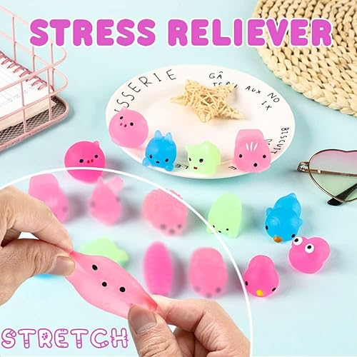 Miniatura 5 de CAMIRUS Juego de 28 corazones para el día de San Valentín rellenos de juguetes Mochi Squishies que brillan en la oscuridad y tarjetas de San