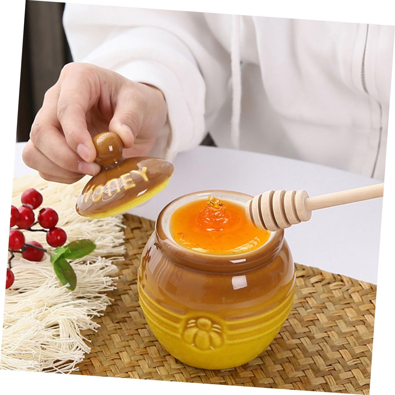 IMIKEYA 2set Retro Ceramic Honey Pot Dipper and Lid Compact Storage Jar for Home Kitchen Keeps Longer