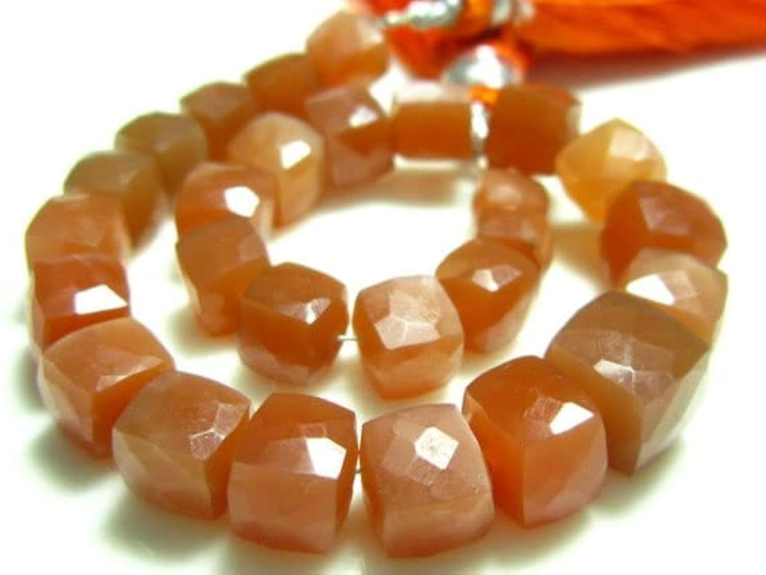 Pierre de lune pêche cubes facettés LKBEADS fini les perles ternes pour vos bijoux