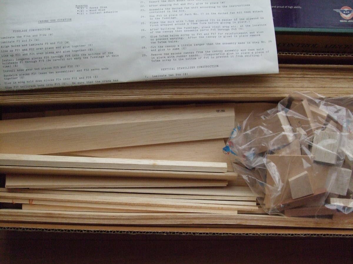 Amazon.co.jp: 丸鷹 RC モデル 絶版 1/8.5 セスナ 500 サイテーション