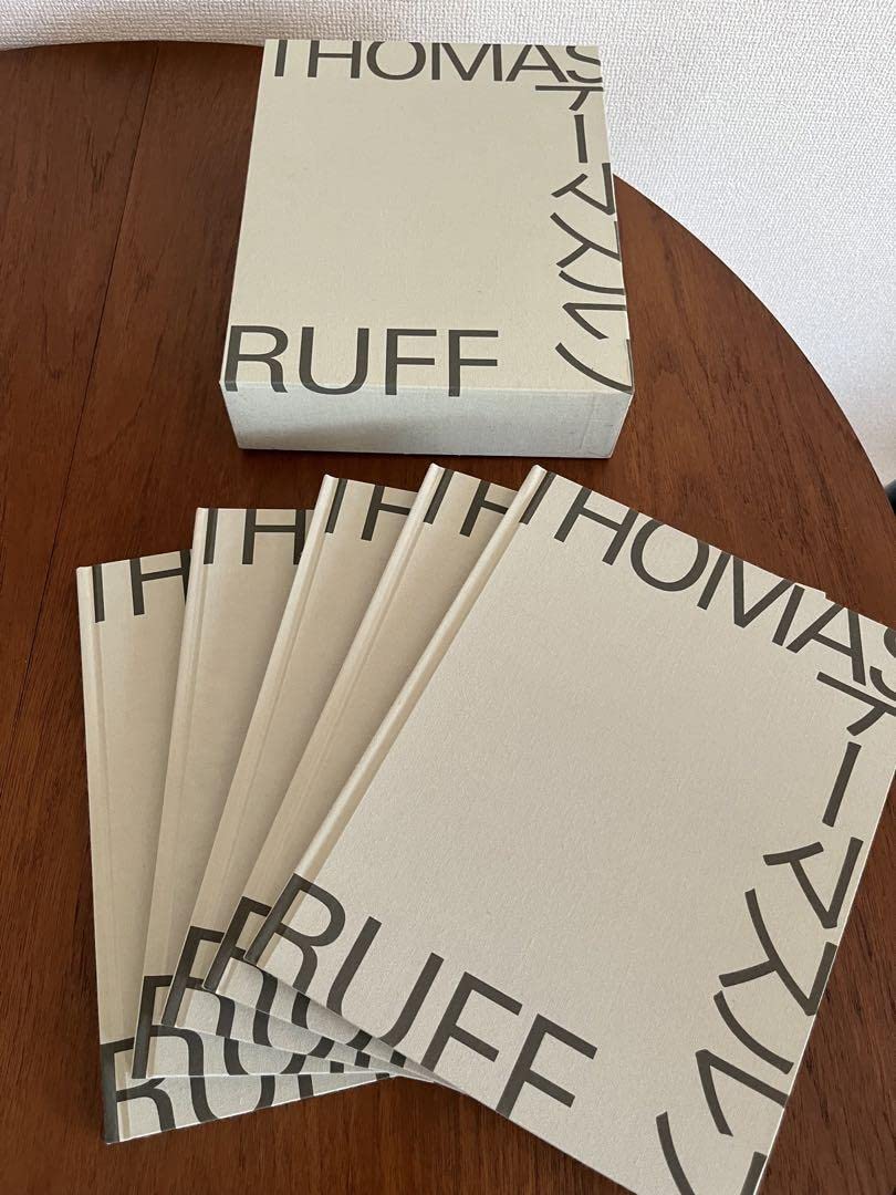 Thomas Ruff 作品集 Amazon.co.jp: Thomas Ruff 全作品集 豪華版図録 : おもちゃ
