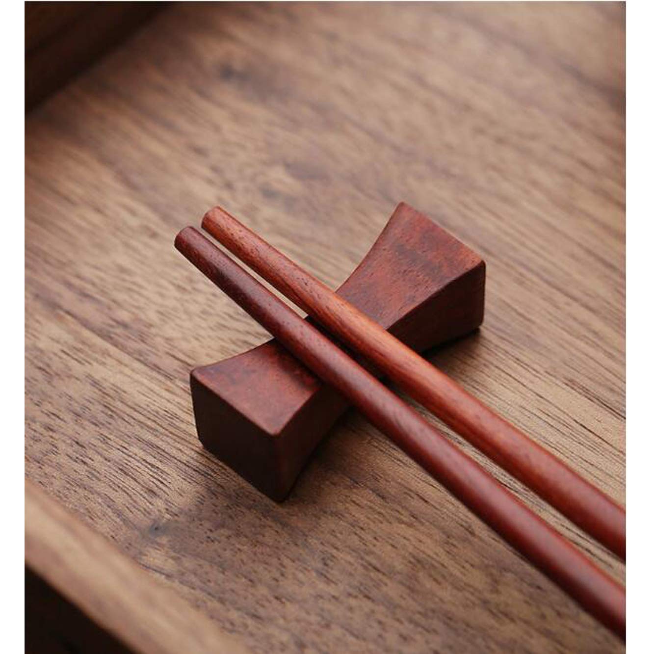Essstäbchen im chinesischen Stil-Japanische Essstäbchen aus Holz Wiederverwendbare chinesische Essstäbchen Spülmaschinenfest 25 cm Essstäbchen aus Holz mit roter oder blauer handgefertigter Stofftas
