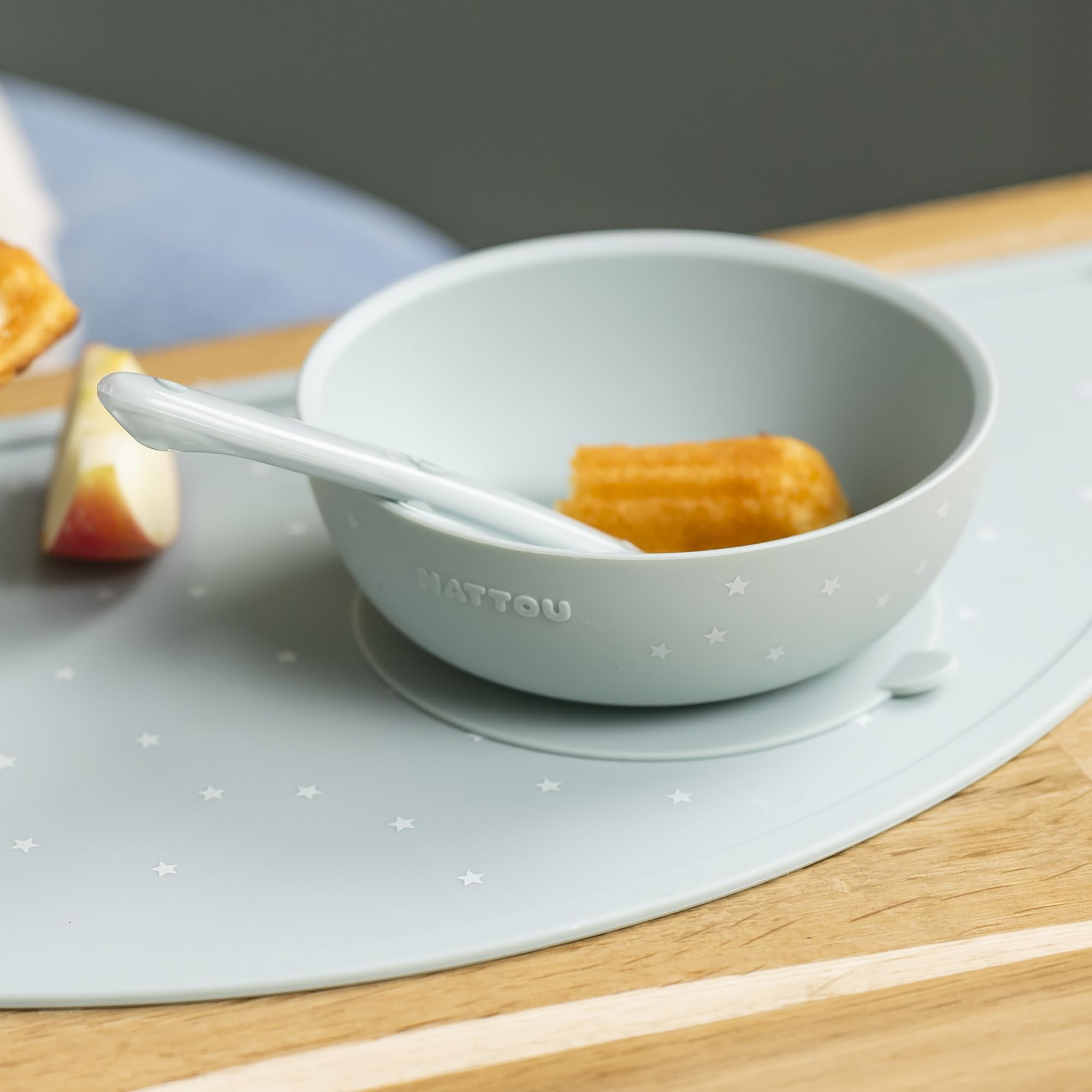 Nattou Vajilla Infantil de Silicona, 4 Piezas, 1 Cuchara, 1 Bol con Tapa, 1 Taza para Beber, 1 Mantel Individual, Sin BPA, Silicona, Verde