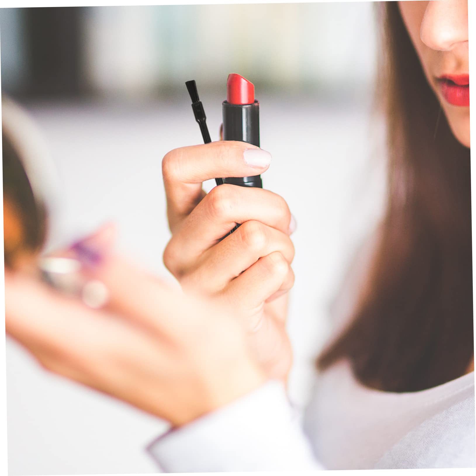 FOMIYES -in-one Makeup Tool: 100pcs Disposable Lipstick Applicators Easy to Clean Carry