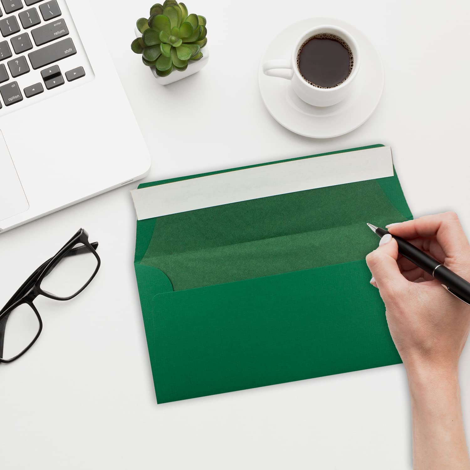 Neuser FarbenFroh - Buste per lettere, formato DIN lungo, imbottite con carta velina, 110 g/m2, 110 x 220 mm, chiusura con striscia adesiva 150 Stück Verde scuro con fodera verde.
