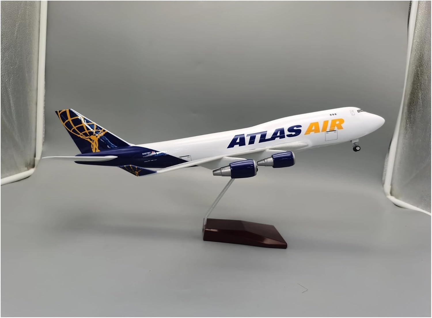 Single Plane Scale 1:150 Scale Aircraft for Atlas Cargo 747 Boeing Model Aircraft Set Display Diecast Aircraft with LED Lights Alloy Metal Model
