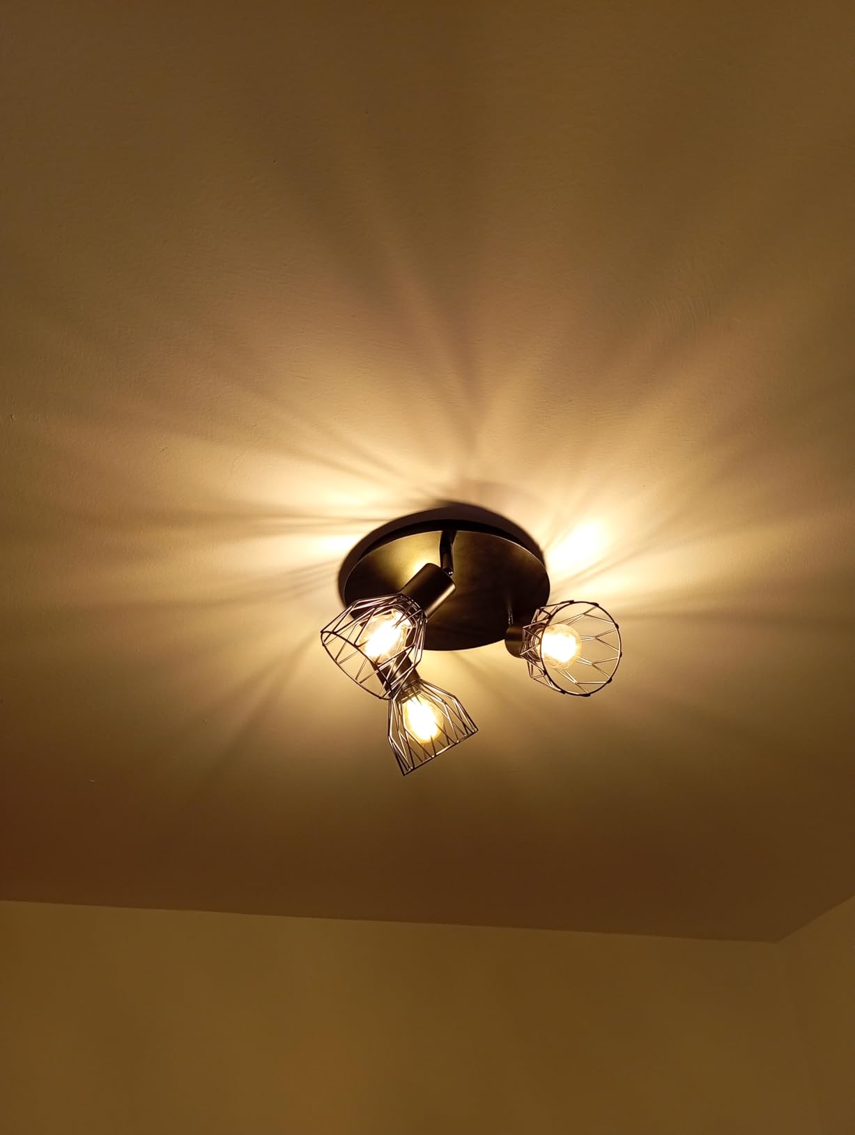 Lámpara de Techo Industrial con 3 Focos LED Giratorios para Transformar tu Hogar