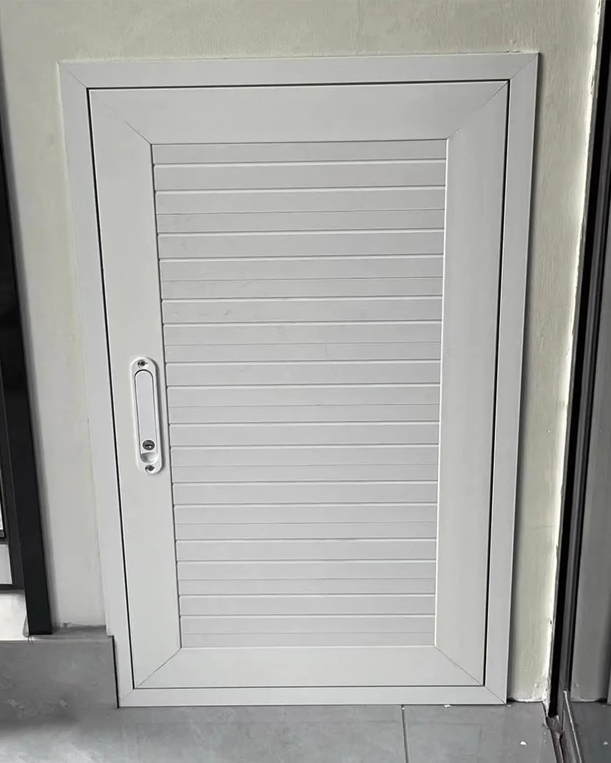 Puerta de acceso de aluminio 40x90 registro plomería panel techo ático