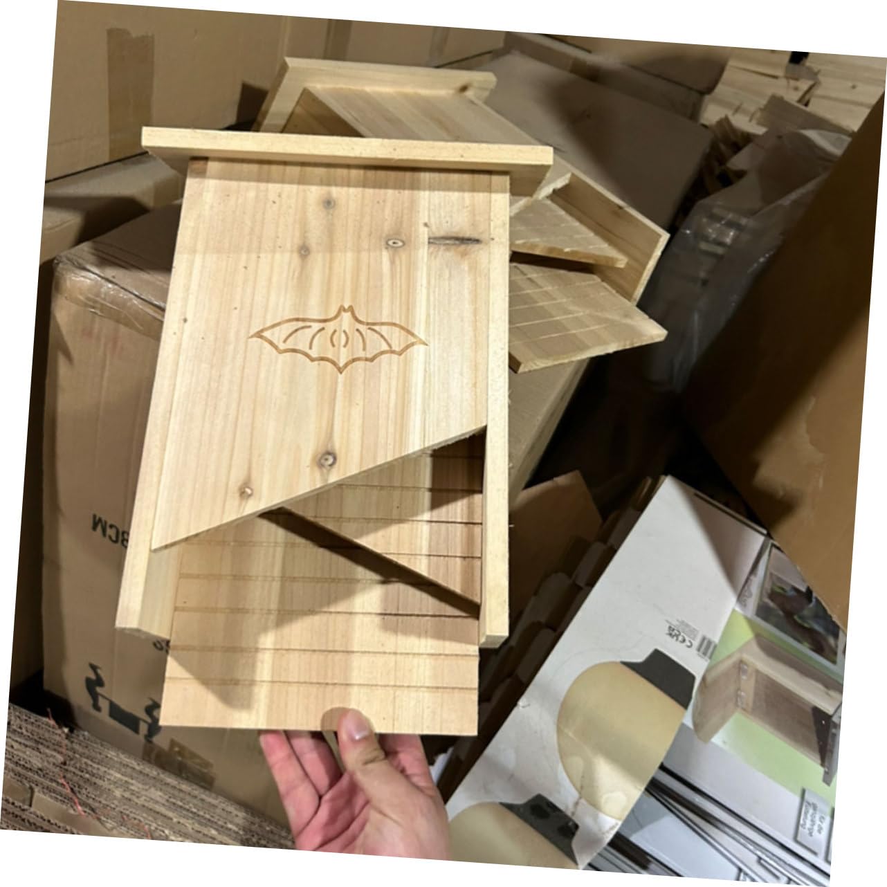 Fledermaushaus für Garten Handmade Holz Beige Halloween Geschenkideen