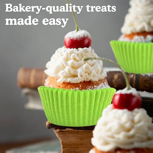 Vista 194 de Regency Wraps Vasos para hornear de grado profesional a prueba de grasa, paquete de 40 unidades, revestimientos estándar, lunares azul cobalto