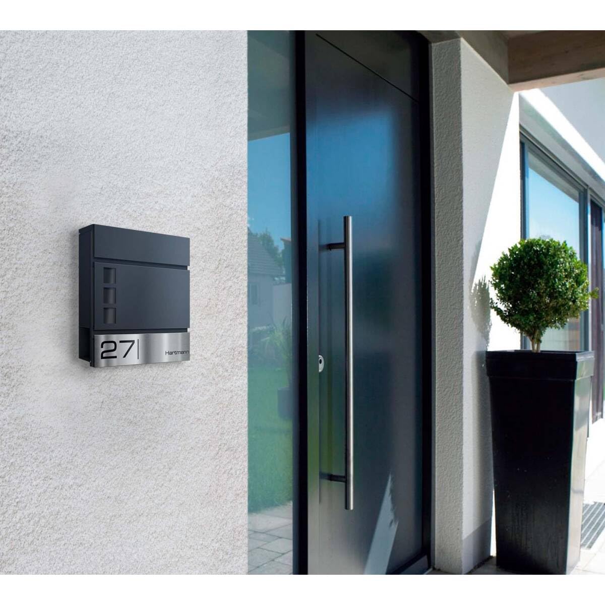 Metzler Boîte aux Lettres Anthracite RAL 7016 en Acier avec fenêtre – Plaque Nominative en INOX gravée au Laser – avec Compartiment à journaux – Boîte Postale avec hublot – Modèle Oltmann