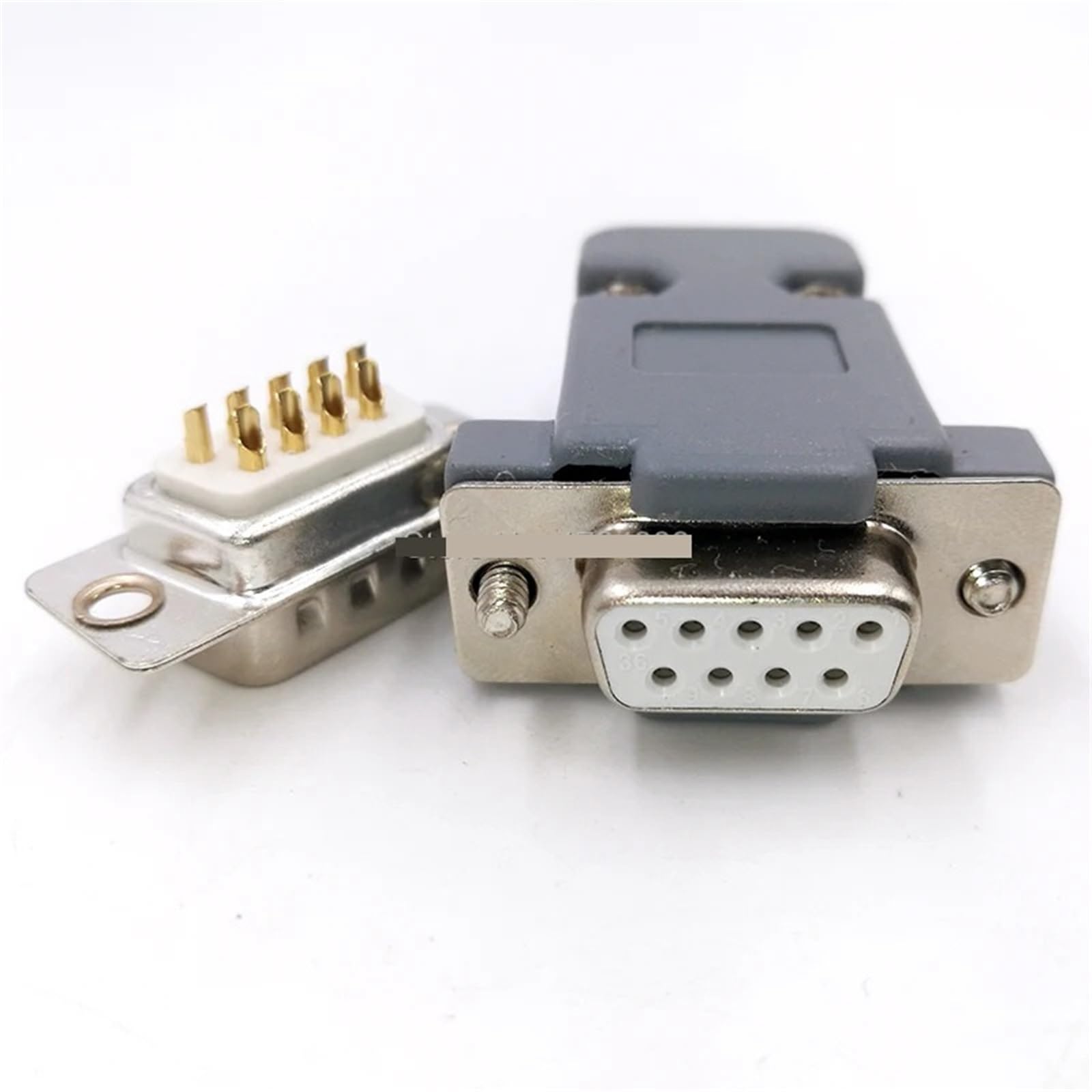 Evita soldaduras con el conector DB9 RS232 de tornillo instalable con carcasa plata 3