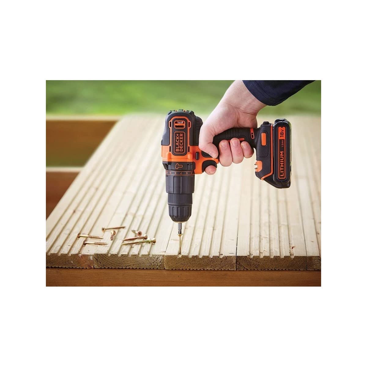 BLACK+DECKER 18V 2-Gang Akku-Schlagbohrschrauber (mit Planetengetriebe, 10mm Schnellspann-Bohrfutter, LED-Arbeitslicht, inkl. Akku, Ladegerät, Doppelbit & Koffer) BDCHD18K-QW