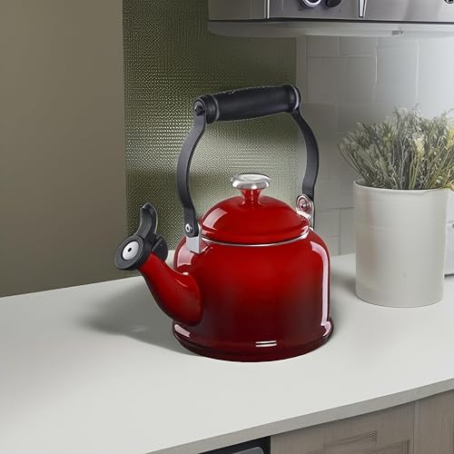Miniatura 8 de Le Creuset Tetera de Té de Acero Esmaltado Demi, con Acabados Metálicos, 1.2 litros, Cerise