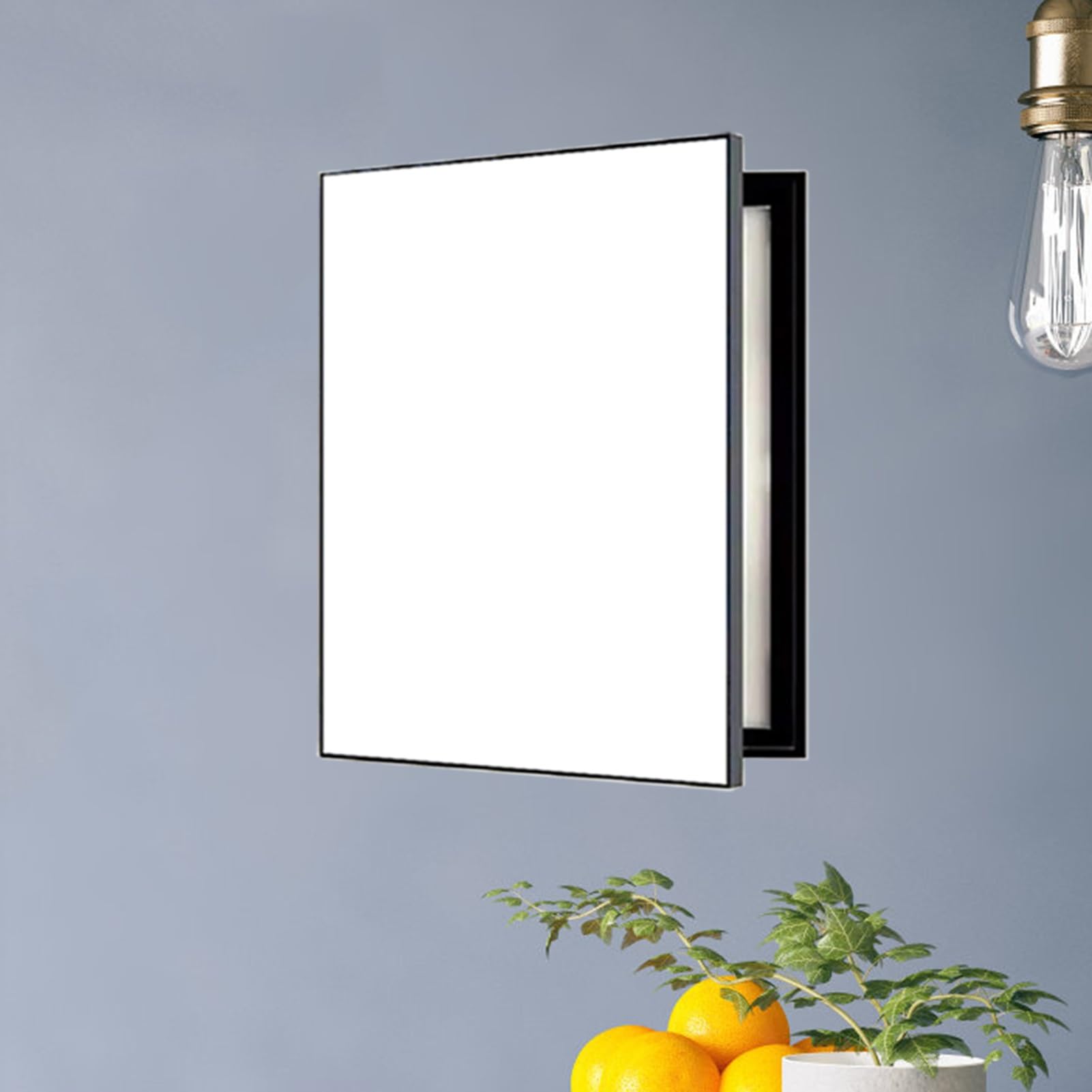 Boîtier de compteur masqué par un panneau décoratif blanc de 50 x 70 cm
