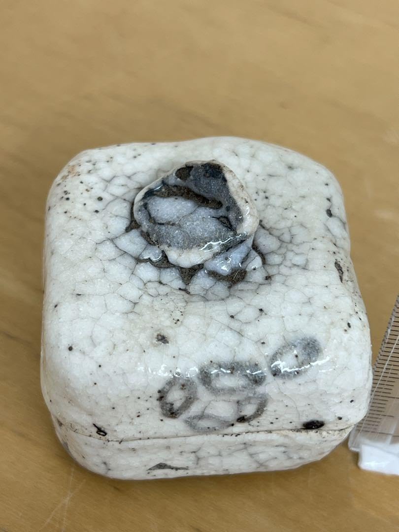 日本製　志野焼香合　アンティーク　唐物　古美術品　コレクション　骨董　江戸　青磁 Amazon.co.jp: 日本製 志野焼香合 アンティーク 唐物 古美術品