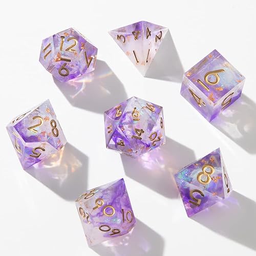 Vista 59 de DND - Juego de dados hechos a mano, 7 accesorios, dados de borde afilado para juegos TTRPG de Calabozos y Dragones, RPG multicara de resina Negro