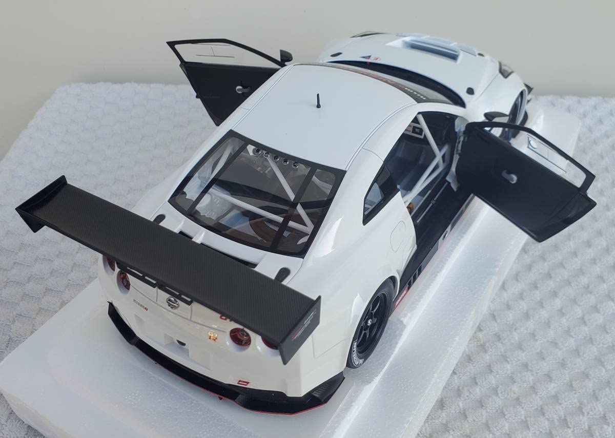 Amazon | 希少品 ホワイト 左右ドア開閉 Aa 1/18 オートアート NISSAN