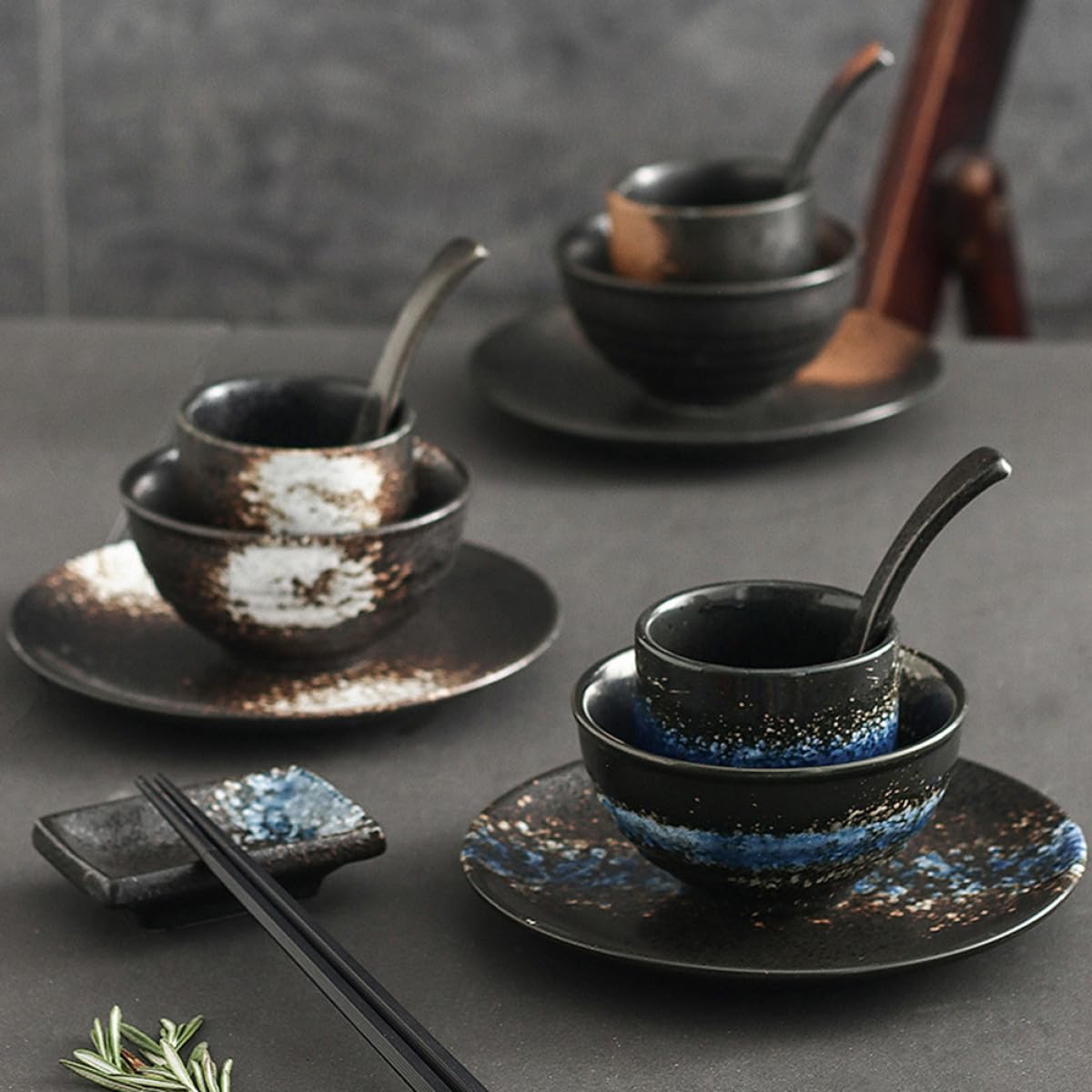 NUOBESTY Ensemble Vaisselle Céramique 4 Pièces pour Restaurant de Sushis – Bols, Cuillère et Plat – Service Table Japonerie, Lavable Lave-vaisselle, Usage Hôtel et Fondue