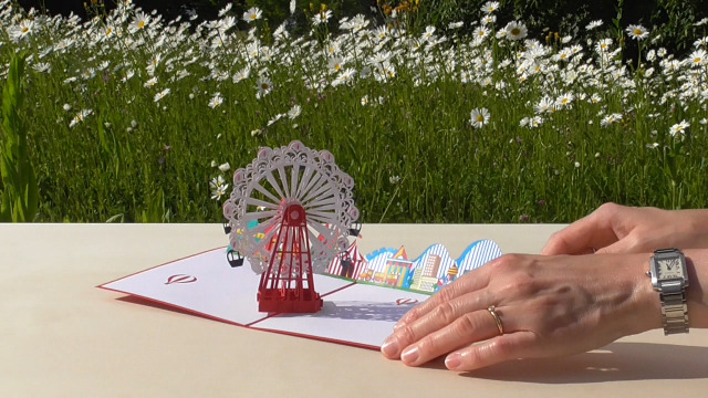 Biglietto d'auguri in carta di alta qualità con cuore rosa alpaca blu
