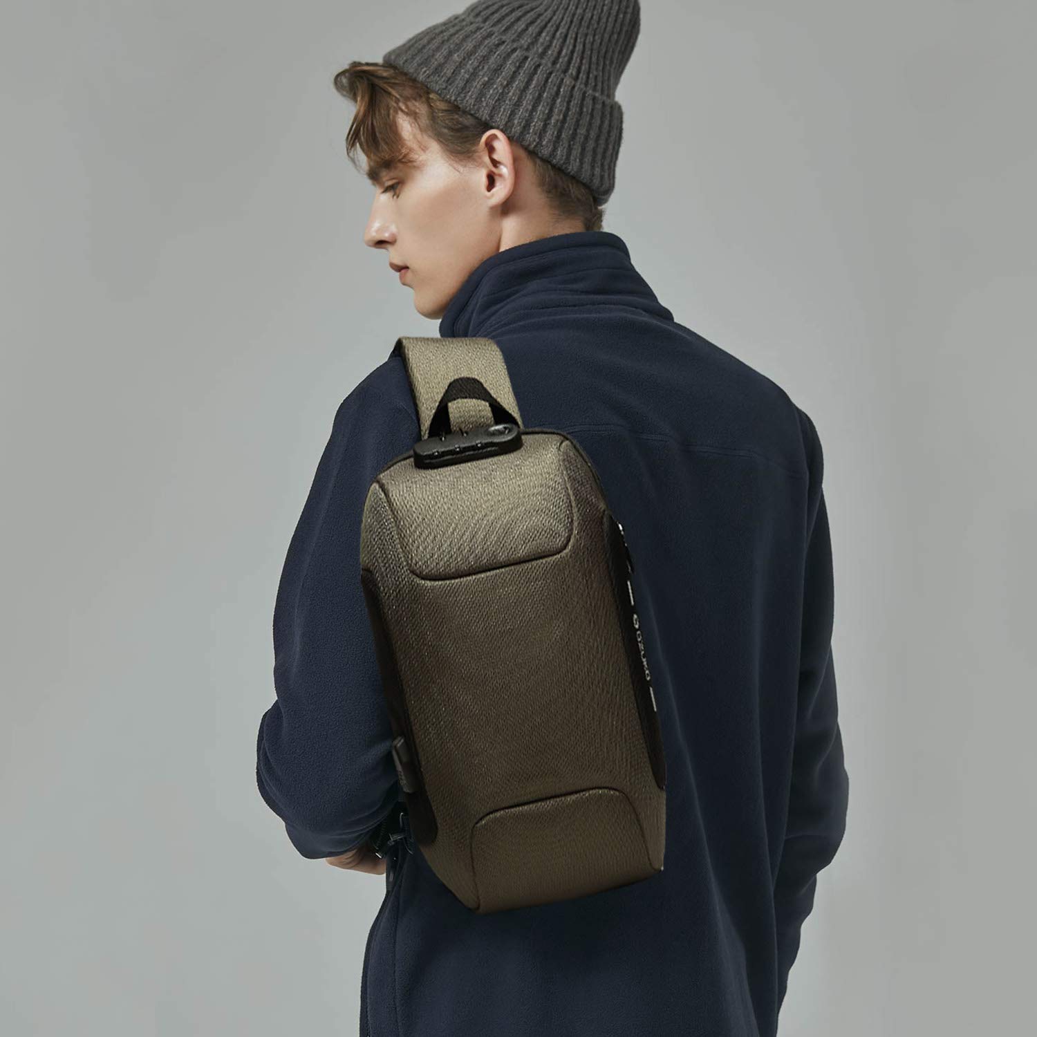 FANDARE Anti-theft Sling Bag New Men Crossbody Bag Women Chest Pack with USB Charging Port Reflective Stripe Shoulder Bag for Cycling Camping Riding Hiking Daypacks Waterproof Polyester Light Green A