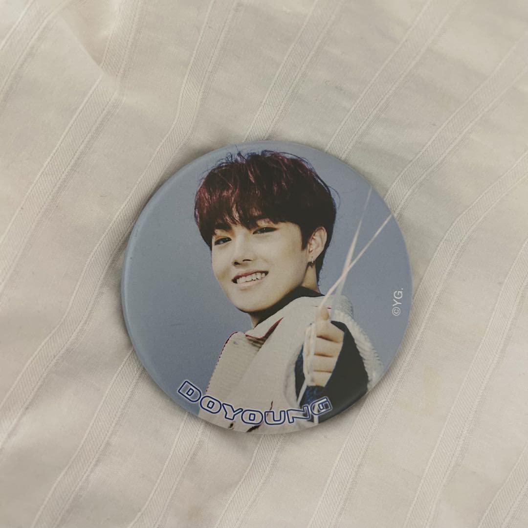 Amazon | treasure イルデ 缶バッジ ドヨン | バッジ | おもちゃ