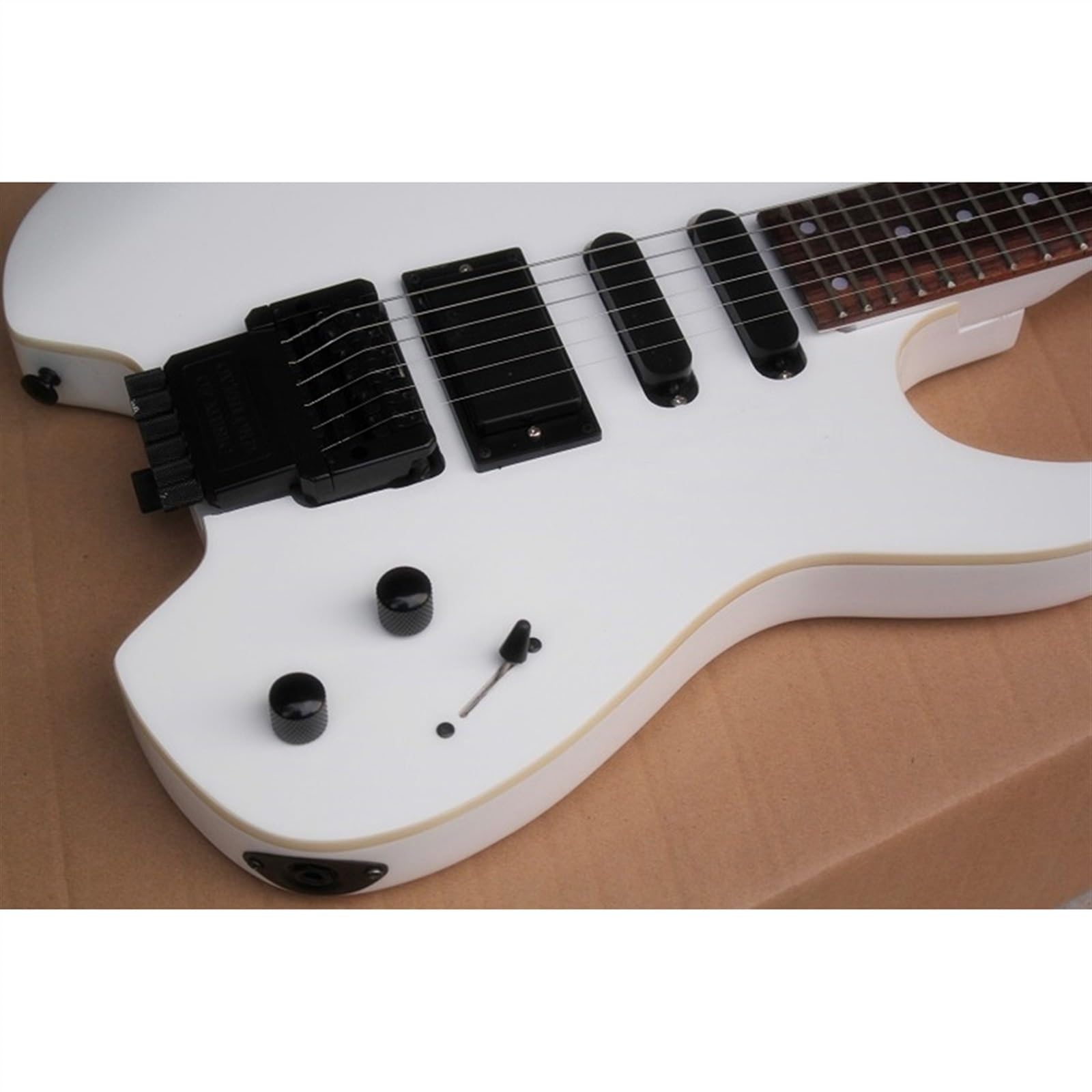 Biała Bezgłowa Gitara Elektryczna Z Przetwornikami SSH Palisandrowa Podstrunnica 24 Progi Początkujący Bezgłowy Gitara Elektryczna
