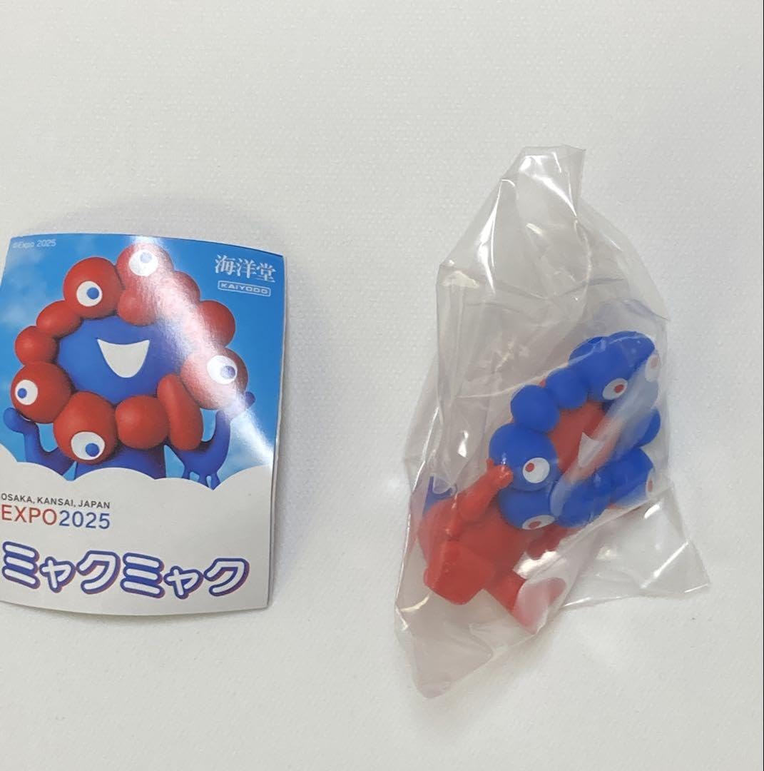 黒ミャクミャク（座り）海洋堂ガチャガチャ3つ EXPO 2025 カプセルQミュージアム ミャクミャク カプセル