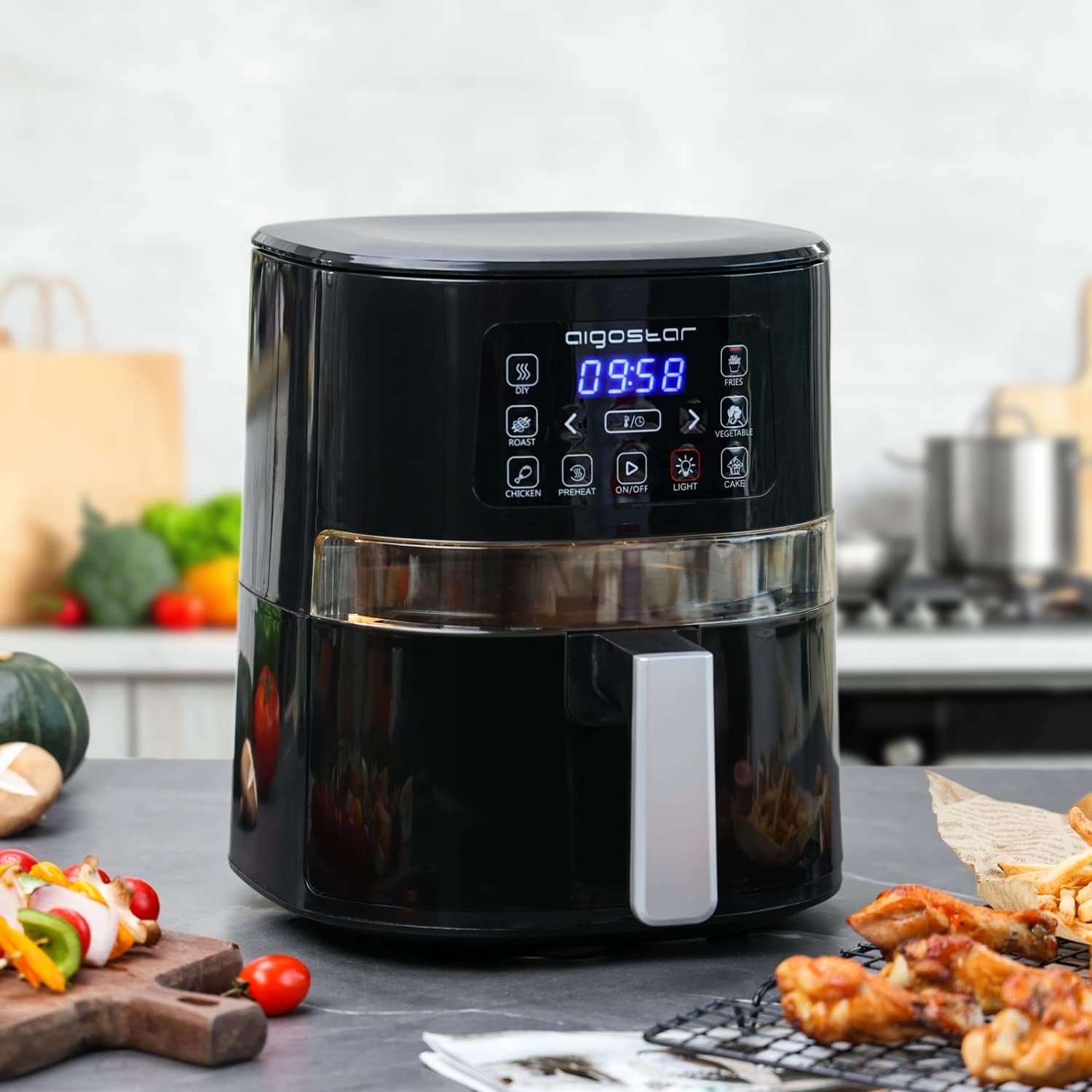 Aigostar Maha - Friggitrice ad aria 7 in 1 da 4 L con finestra di visualizzazione con controllo dellilluminazione indipendente, cestello antiaderente. Friggitrice senza olio 1600 W, nero Aigostar Maha - Friggitrice ad aria 7 in 1 da 4 L con finestra di visualizzazione con controllo dellilluminazione indipendente, cestello antiaderente. Friggitrice senza olio 1600 W, nero