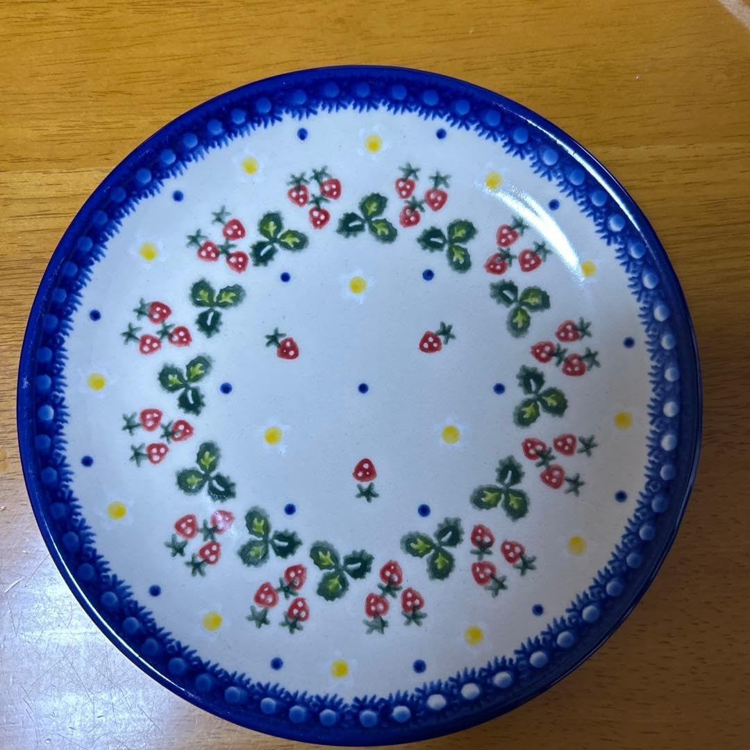 新品】 ポーランド食器 ポーリッシュポタリー スクエアプレート ケーキ皿 角皿 18cm いちご柄 ストロベリー フルーツ柄 v173-t18  ボレスワヴィエツ陶器 Boleslawiec かわいい 東欧雑貨 お皿 トースト 菓子皿 パン皿 | Flohmarkt フローマルクト  ウェーブスクエアボウル お ... ポーリッシュポタリー 皿 いちご ストロベリー