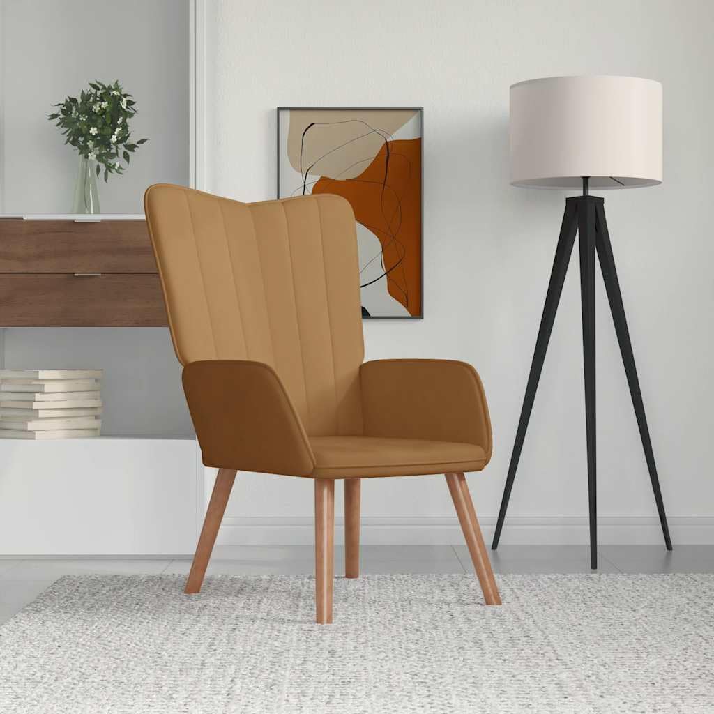 Sillón de terciopelo con reposabrazos, costuras verticales y estructura de acero. Cómodo acolchado de espuma, patas de madera, resistente y duradero, soporta hasta 110 kg.