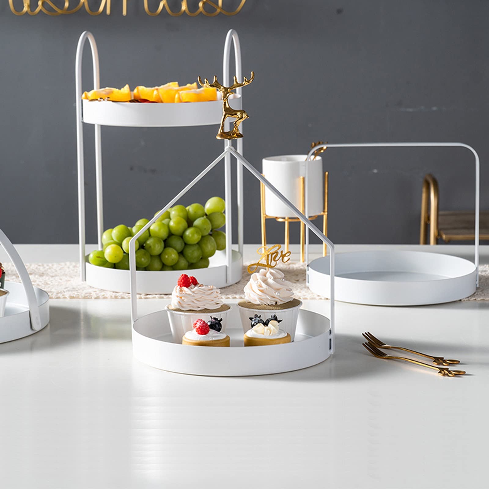 Bandejas para Tartas Soporte de la torta blanca con la manija de metal Postre de cerámica Tembata de la tarde del soporte de la magdalena, bandeja de servir de pastelería de boda simple Soporte para C