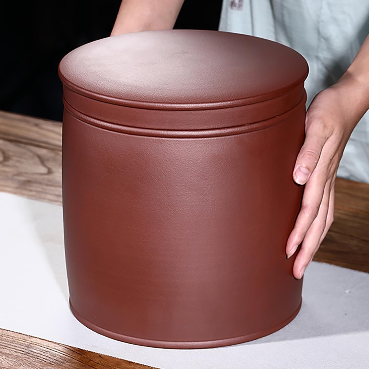 ELEFOCUS Round Ceramic Flour Jar With Lid Chinese Retro Large Capacity Large Rice Storage Container Cereals Grains Sealed Jar(Capacity 5KG)