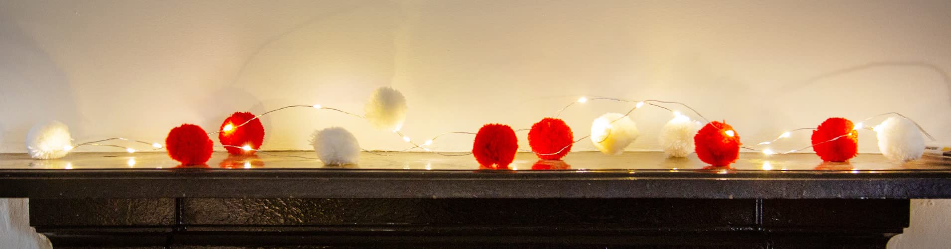 Talking Tables Pom Pom Lichterkette – 2 M, Batteriebetrieben, Rot/weiß, Für Kinderzimmer & Weihnachtsdeko