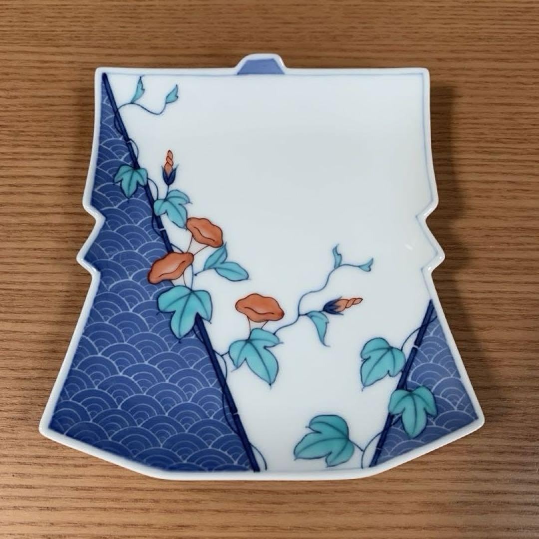 伊万里焼 畑萬陶苑：鍋島 墨弾き青海波朝顔文・雪輪水仙文 着物型皿 2枚セット☆ 伊万里焼 畑萬陶苑：鍋島 墨弾き青海波朝顔文・雪輪水仙文 着物