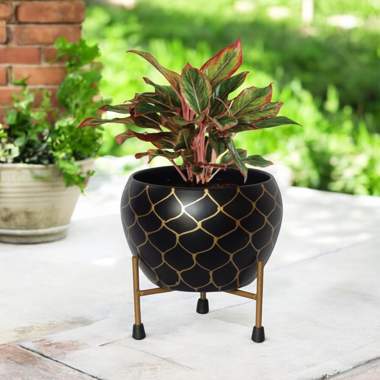 ecofynd 5 inches, Lio Black Metal Planter Pot with Stand, Modern Style Planter Set, Indoor Outdoor Home Item for Garden Plants Flower, Balcony, Living Room, Garden, Bedroom Decor (Pack of 1) (B0BCH7TWFR) Amazon Price History, Amazon Price Tracker