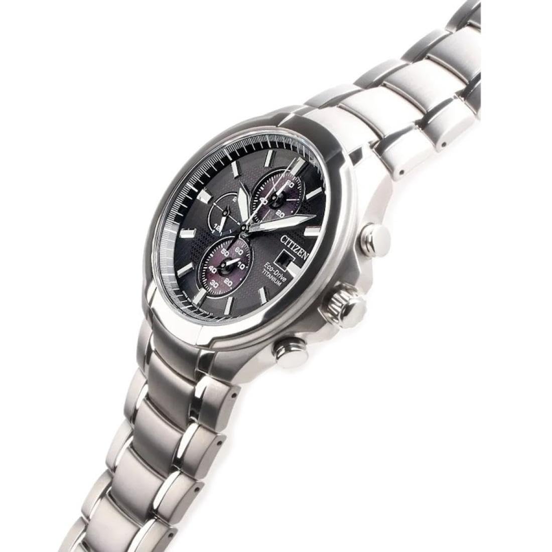 Citizen Herren Chronograph Eco-Drive Uhr mit Titan Armband