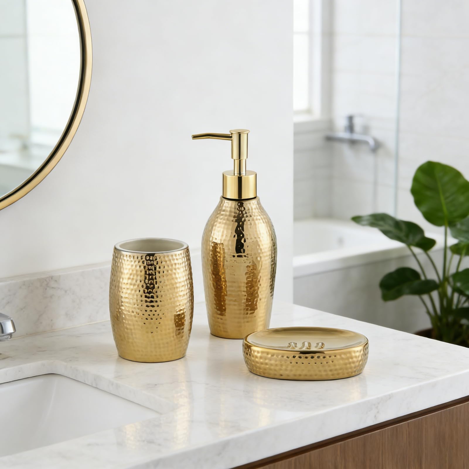 Ensemble distributeur de savon doré, set d'accessoires de salle de bain 3 pièces en céramique, porte-savon et gobelet à dents luxueux pour salle de bain et WC d'invités