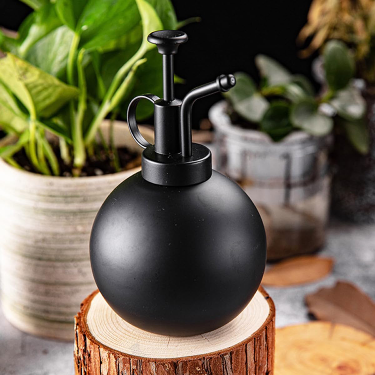 Alasum Sprühflasche aus Edelstahl und Legierung mit Einfachem Design 500ml für Sanfte Pflege von Blumen und Pflanzen im Haushalt
