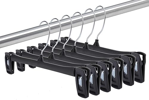 Miniatura 6 de Tosnail Paquete de 40 perchas de plástico negro de 12 pulgadas con clips grandes antideslizantes y gancho giratorio, color negro