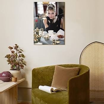 ティファニーで朝食を 壁掛けポスター(額縁入り) Amazon｜オードリーヘップバーン ポスター ティファニーで朝食を