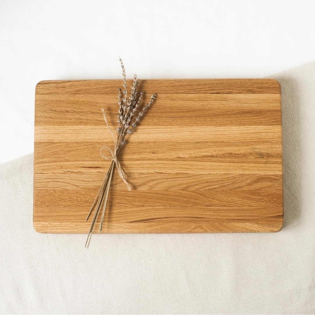HOFMEISTER® Schneidebrett Eiche massiv, 40 x 25 x 4 cm – lamellierter Hackblock, klingenschonend und standfest – jedes Brett ein Unikat, Handarbeit (1 Stück)
